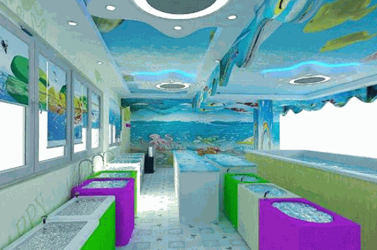 爱心岛婴儿游泳馆